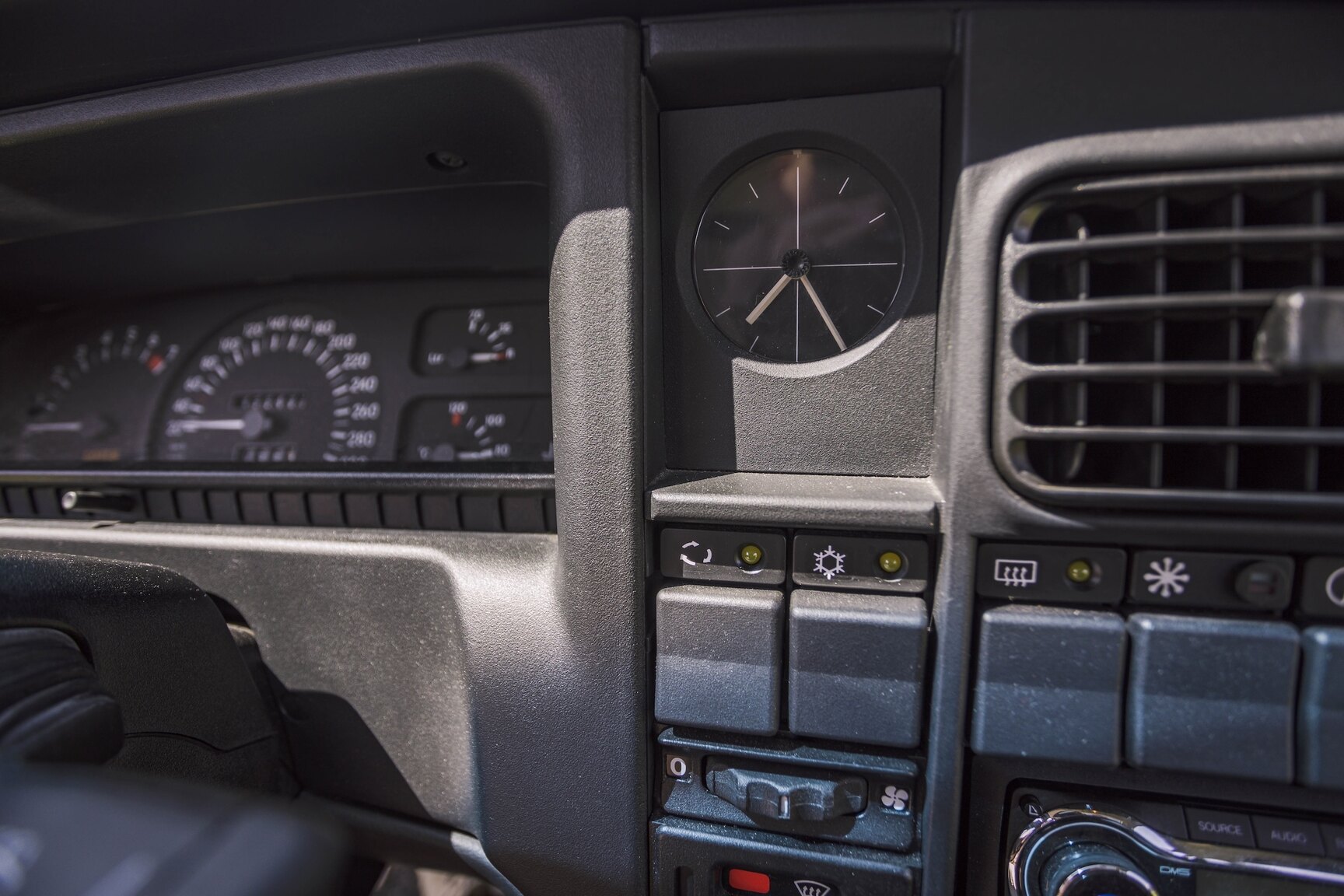 Interior image of 1991 Lotus Omega