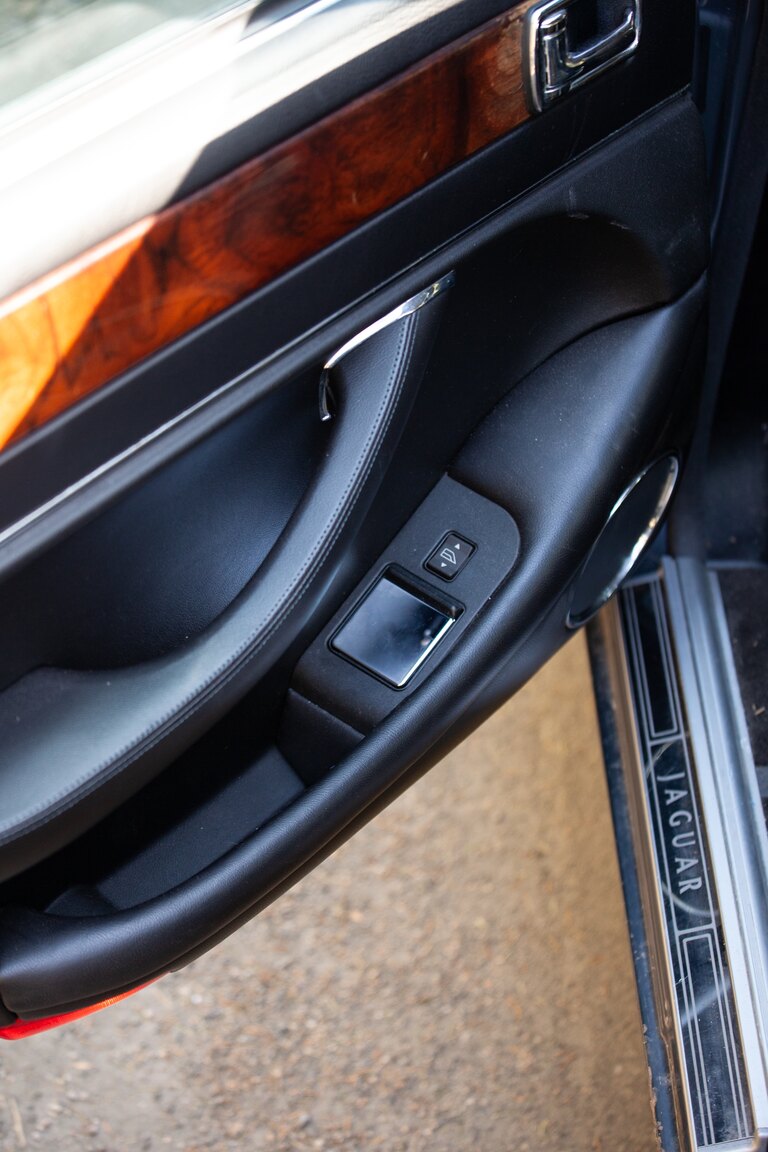 Interior image of 1997 Jaguar XJ6 3.2