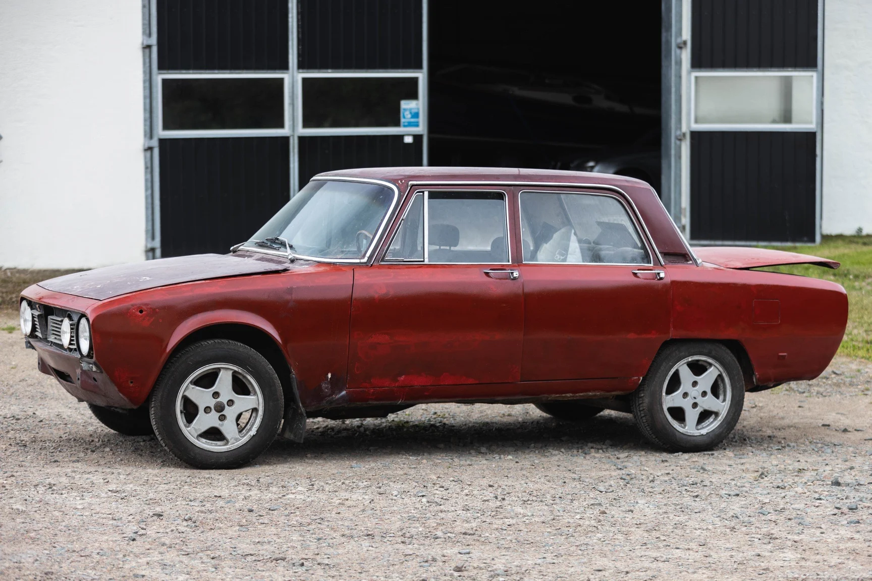 Exteriörbild på 1970 Alfa Romeo 1750 Berlina (6)