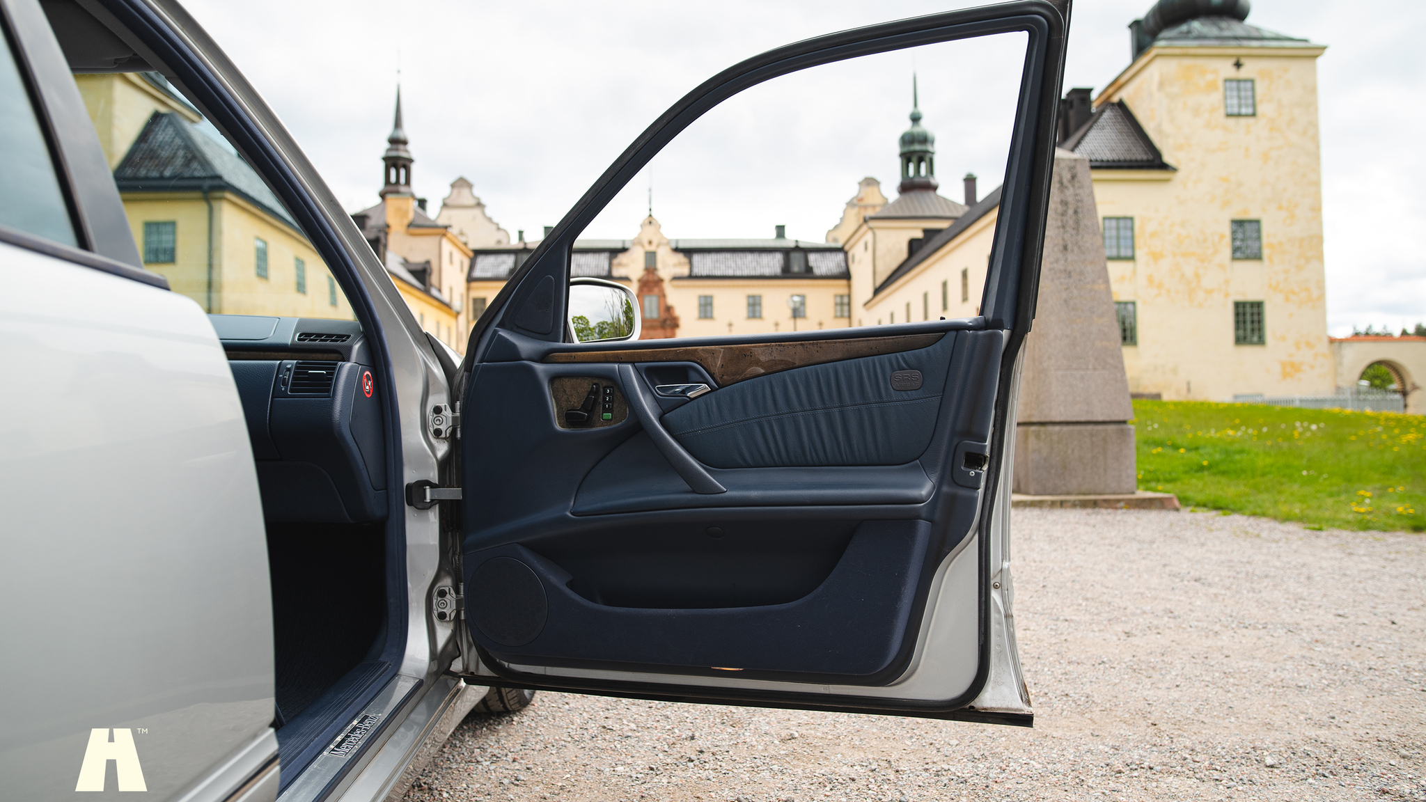 Innenraumfoto von 2000 Mercedes E430