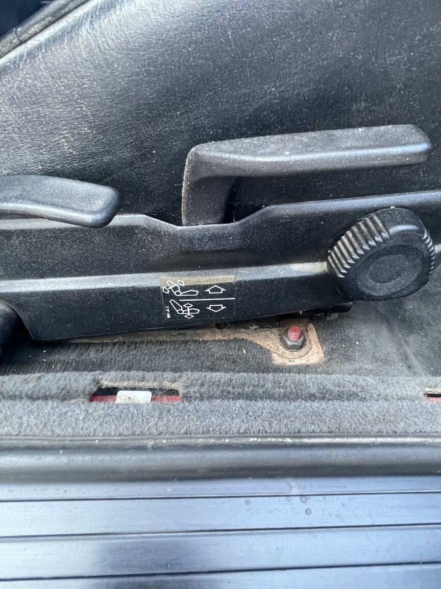 Interior image of 1987 BMW 320i