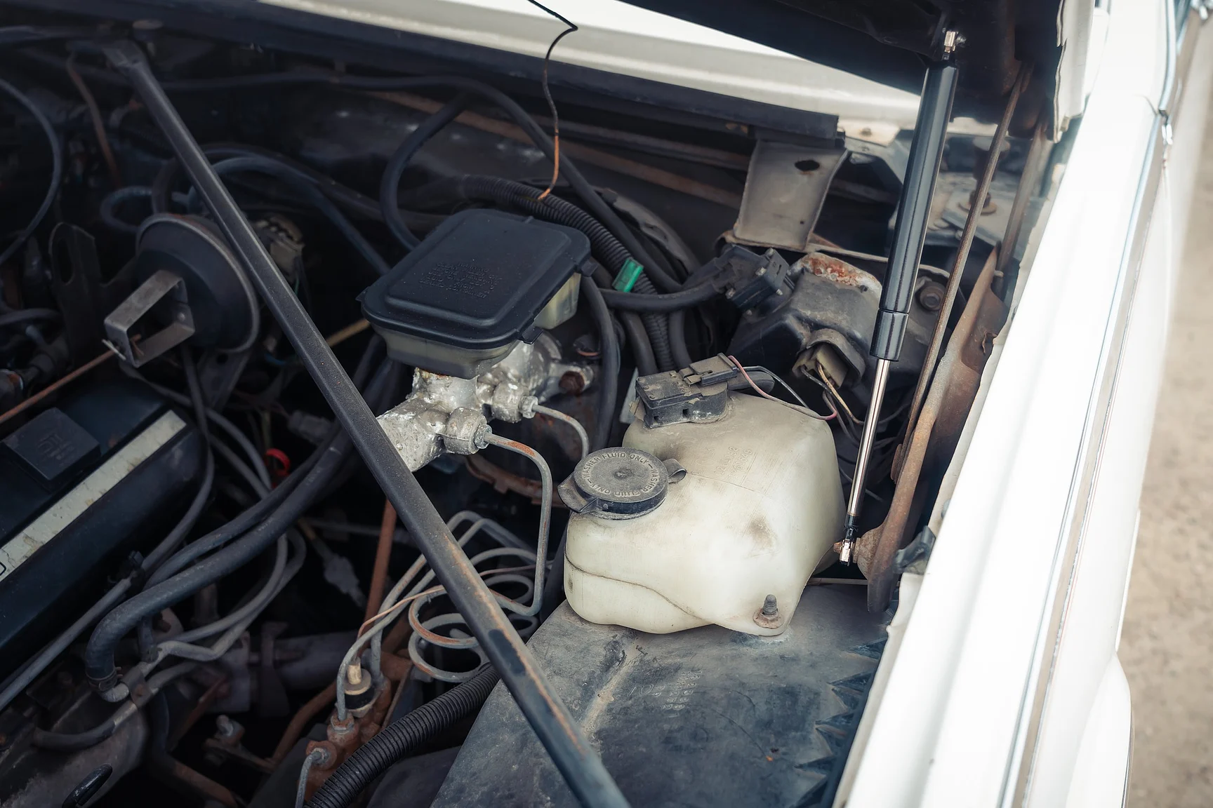 Image of 1984 Cadillac Eldorado Biarritz Convertible mechanics (4)