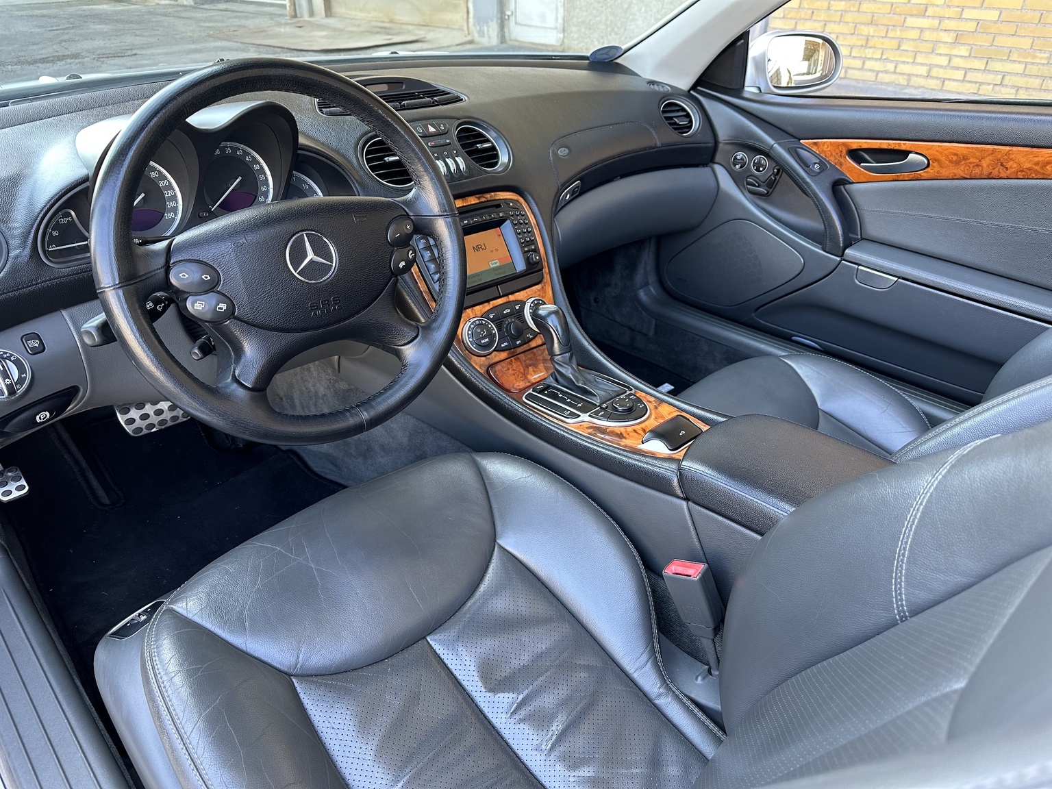 Innenraumfoto von 2002 Mercedes SL 500 (1)