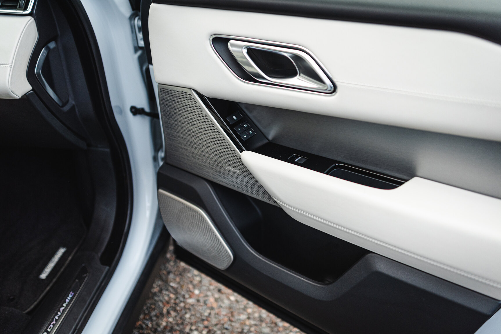 Interior image of 2018 Range Rover Velar D300 AWD HSE