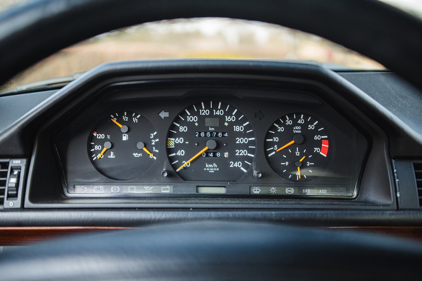 Interior image of 1993 Mercedes-Benz E 220