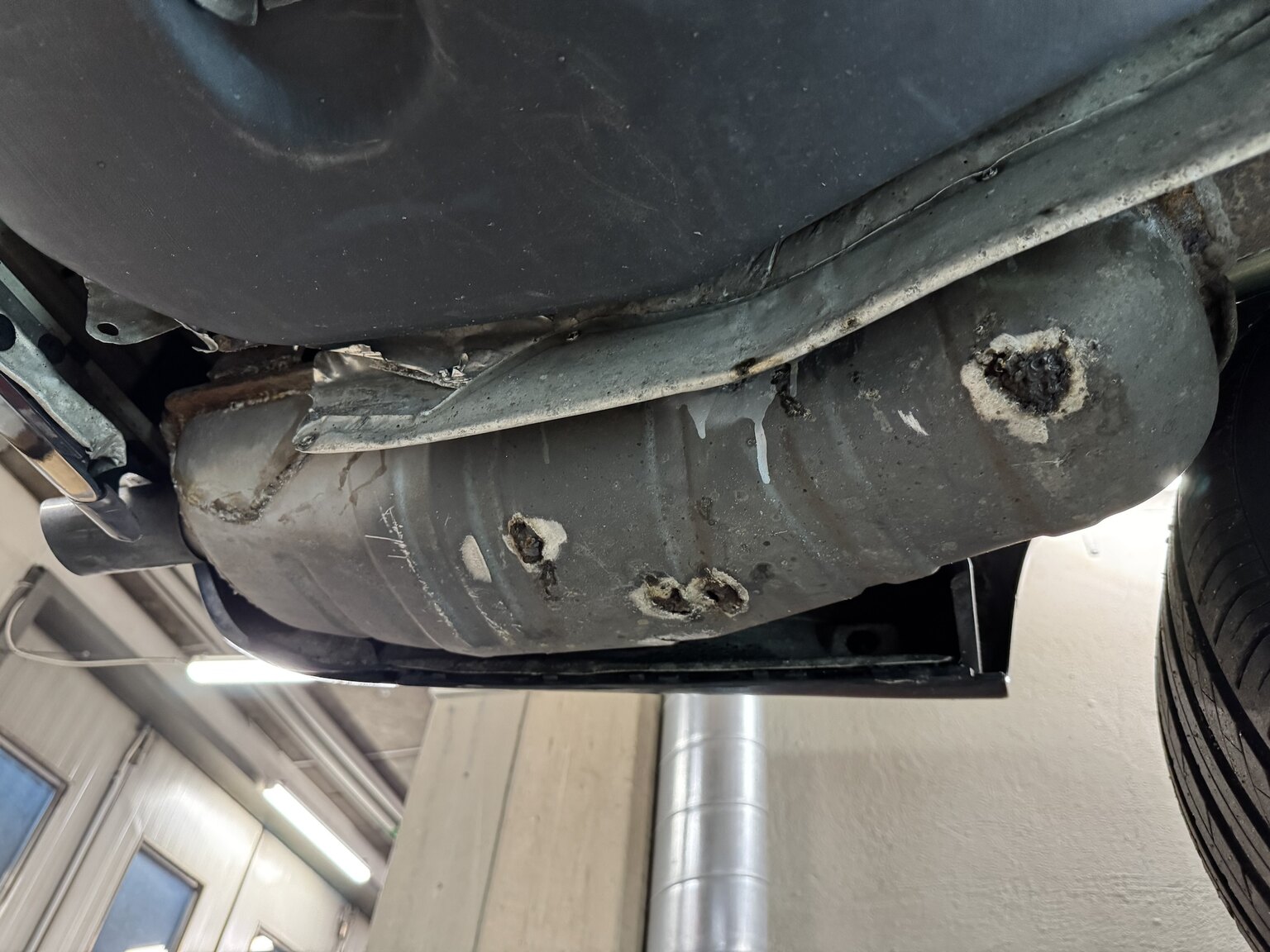 Image of 1996 BMW 520i Touring mechanics