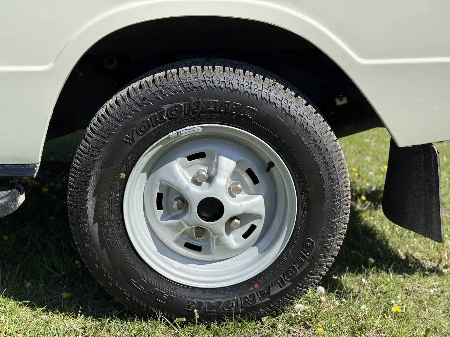 Exterior image of 1985 Land Rover Range Rover 3.5 V8