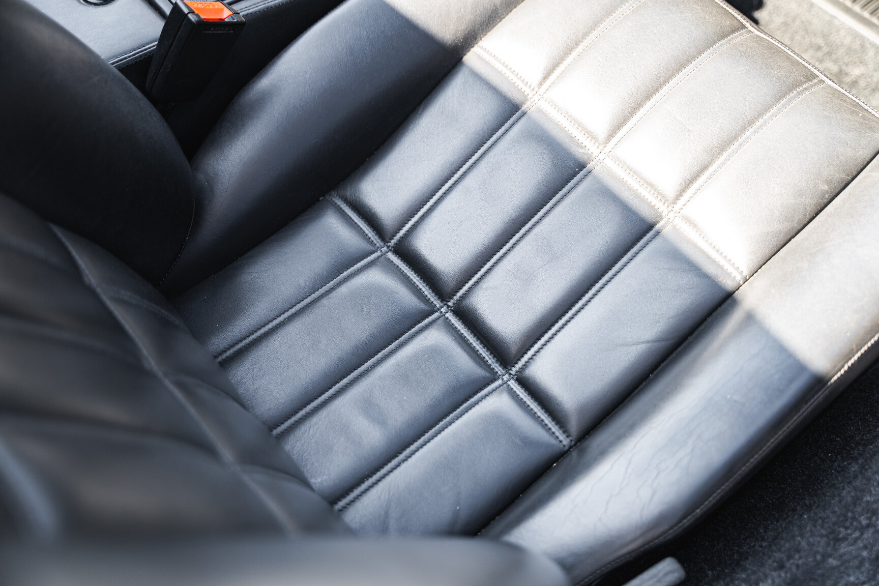 Interiörbild 1989 Ferrari 328 GTS