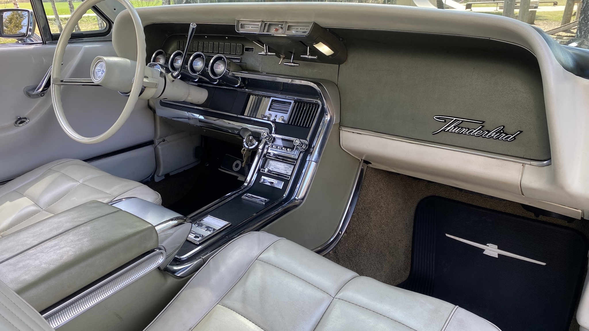 Interiörbild 1966 Ford Thunderbird Town Hardtop 6.4