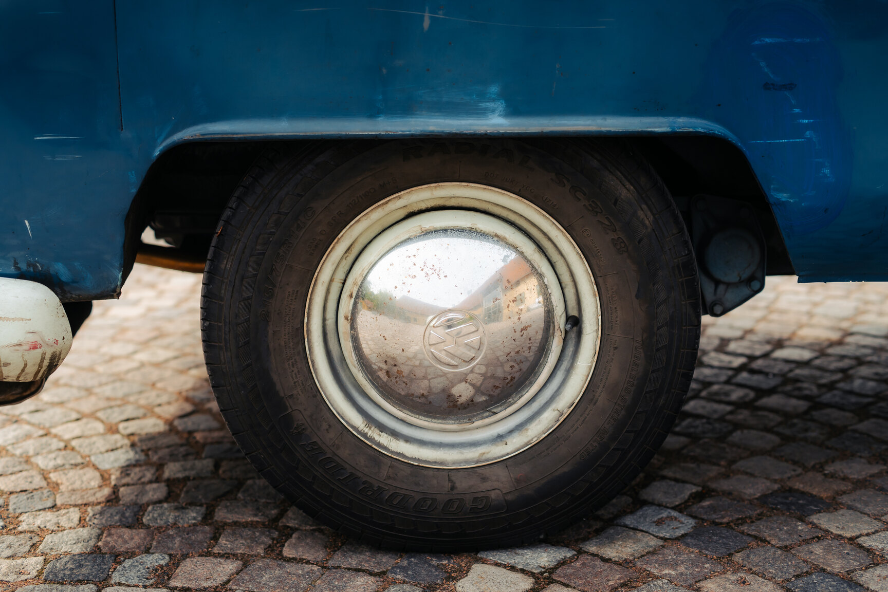 Exterior image of 1964 Volkswagen Kleinbus Transporter 1500 Deluxe “21-fönsters Samba”