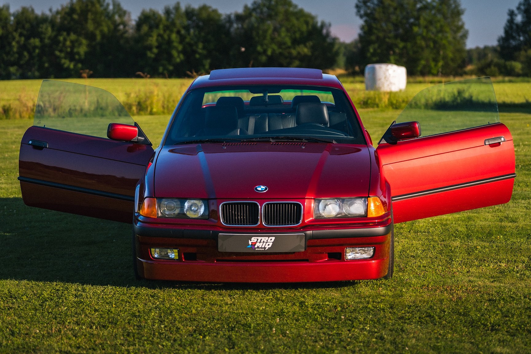 Exterior image of 1992 BMW 325i Coupé "No Reserve Auction"