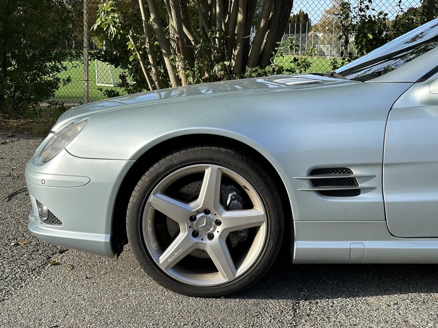 Exterior image of 2007 Mercedes-Benz SL500 AMG