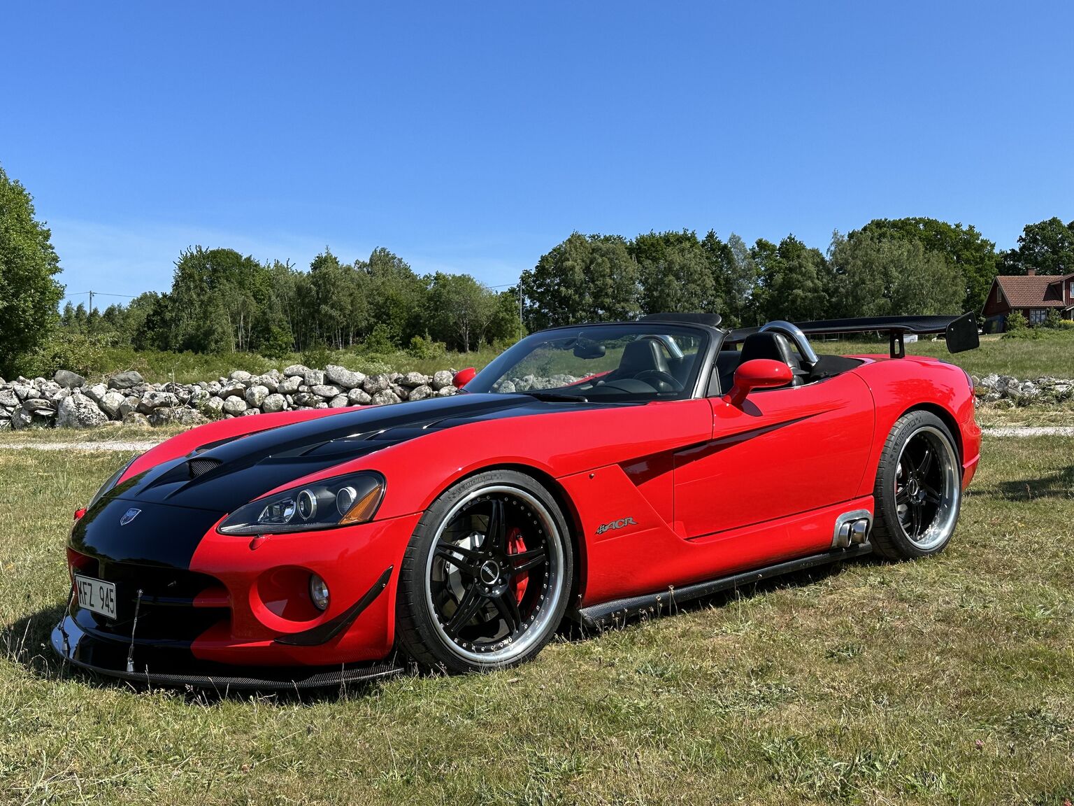 Exterior image of 2004 Dodge Viper SRT-10 (15)