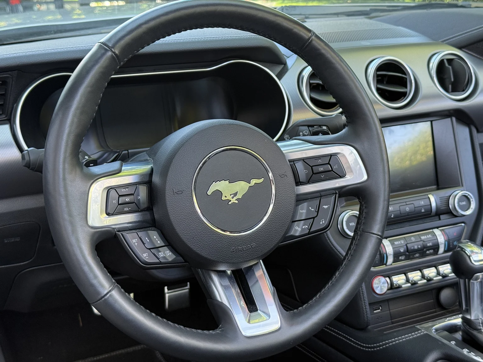 Interior image of 2021 Ford Mustang GT Cabriolet (2)