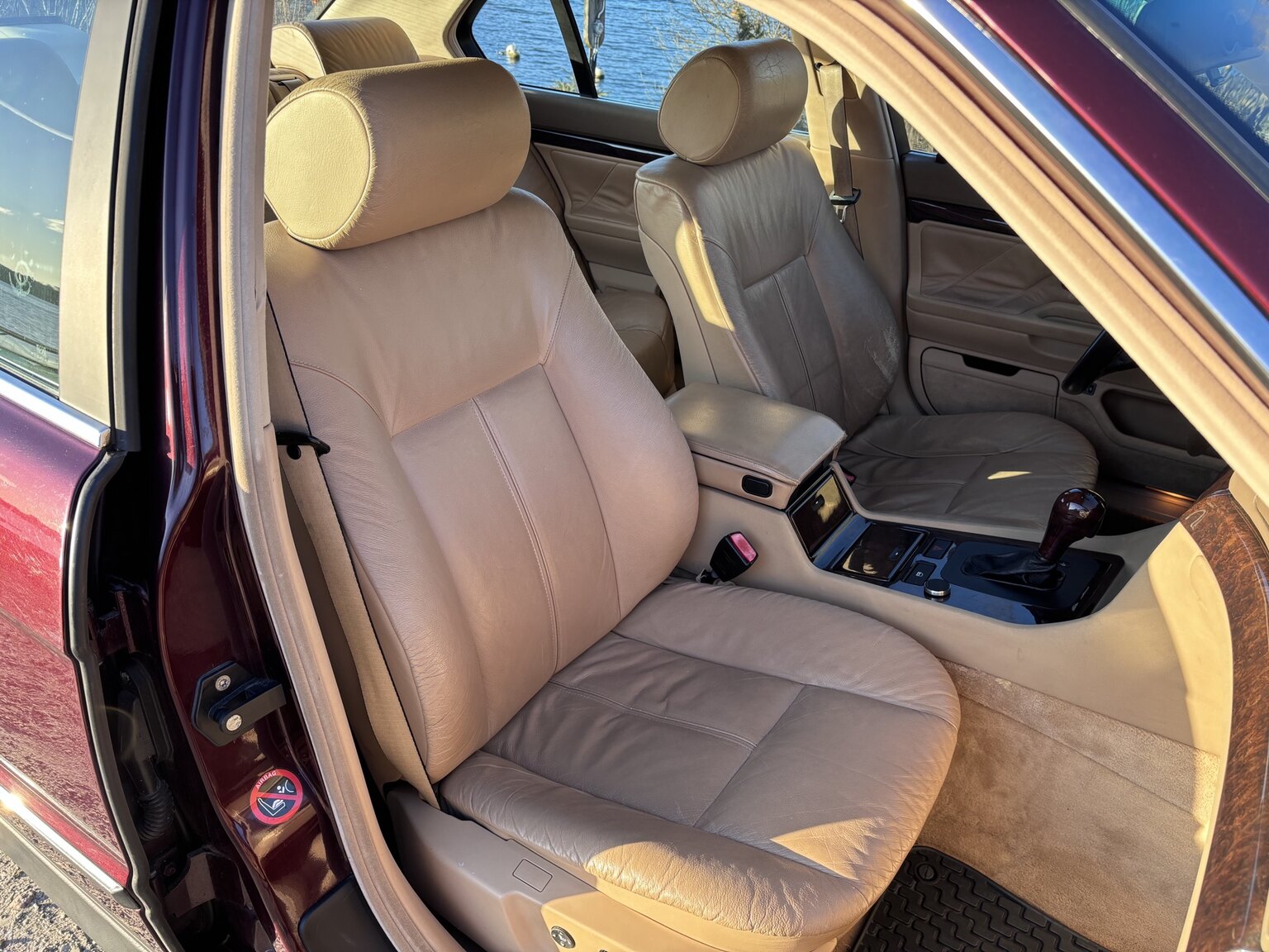 Interior image of 1996 BMW 728iA