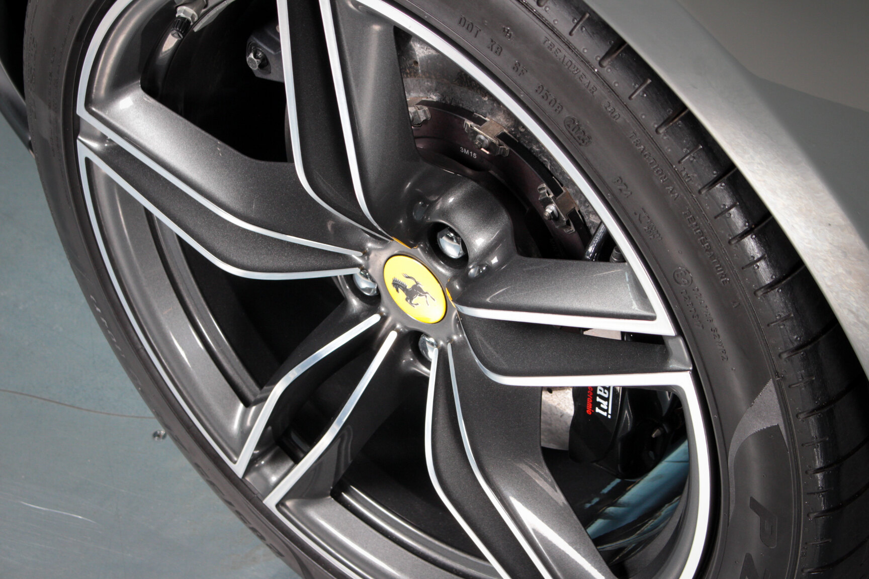Exteriörbild på 2024 Ferrari Roma Spider