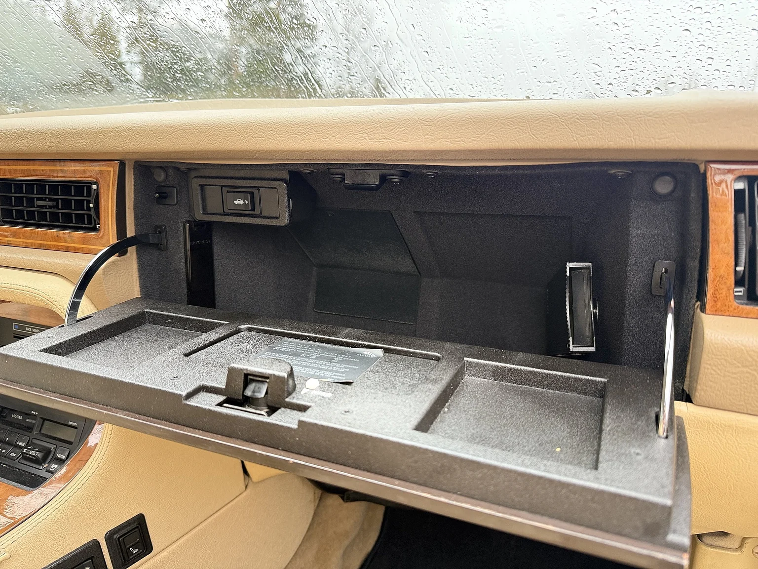 Innenraumfoto von 1991 Jaguar XJ40 Sovereign (40)