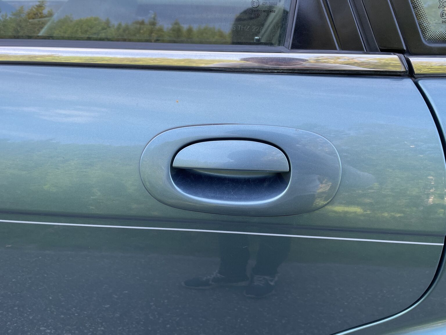 Exteriörbild på 1998 Jaguar XJ8 Sovereign (26)