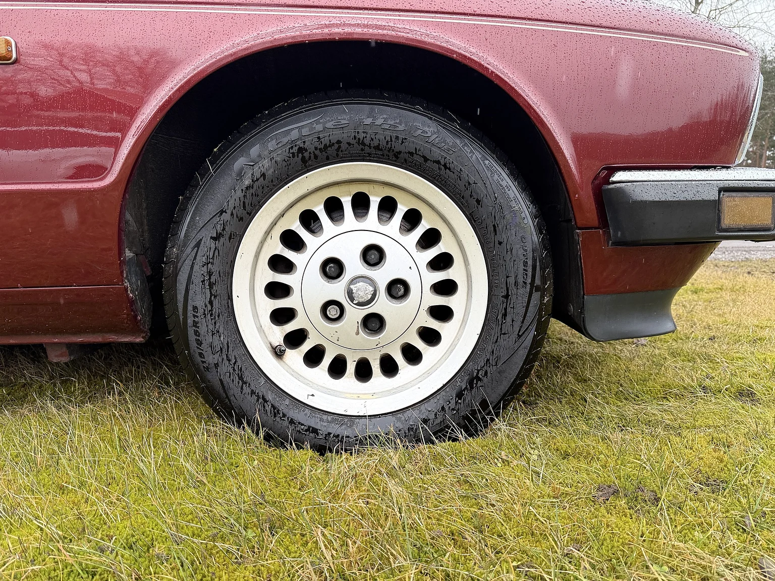 Exterior image of 1991 Jaguar XJ40 Sovereign (29)