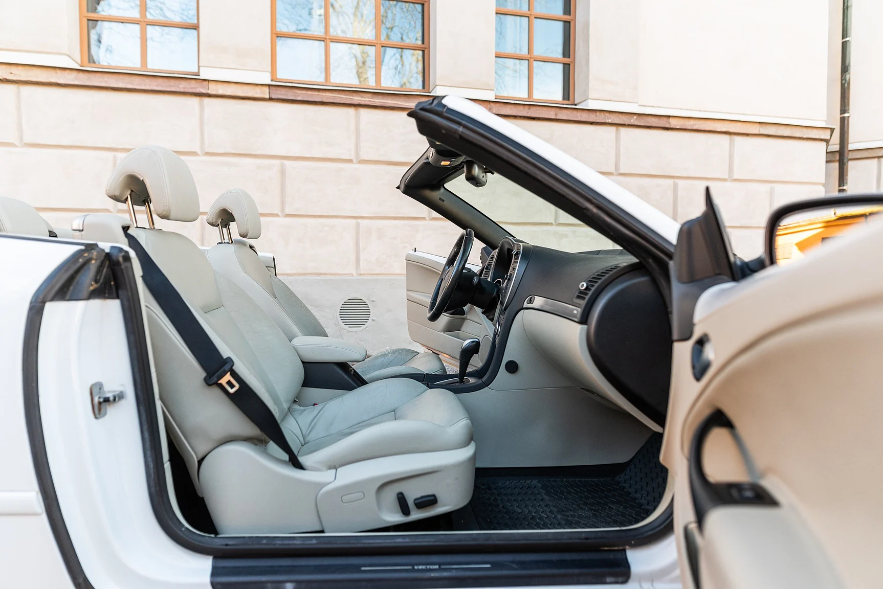 Interior image of 2008 SAAB 9-3 Vector 2.0T Cabriolet (5)