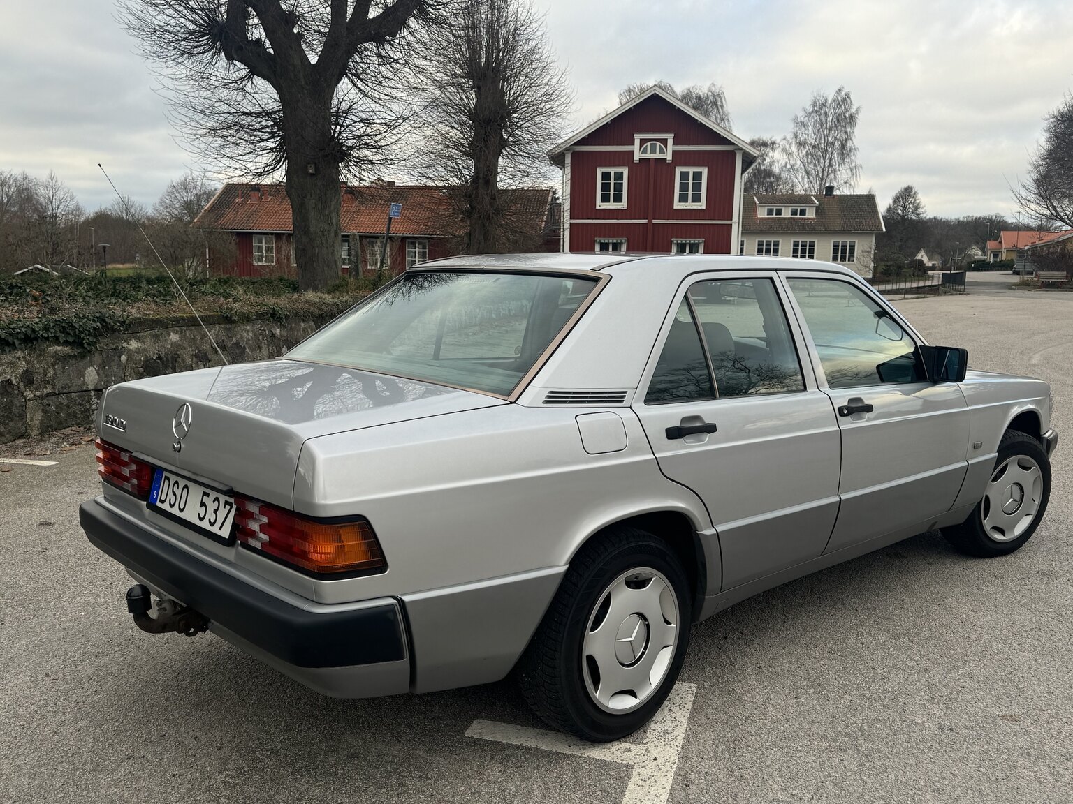 Exterior image of 1992 Mercedes-Benz 190 D