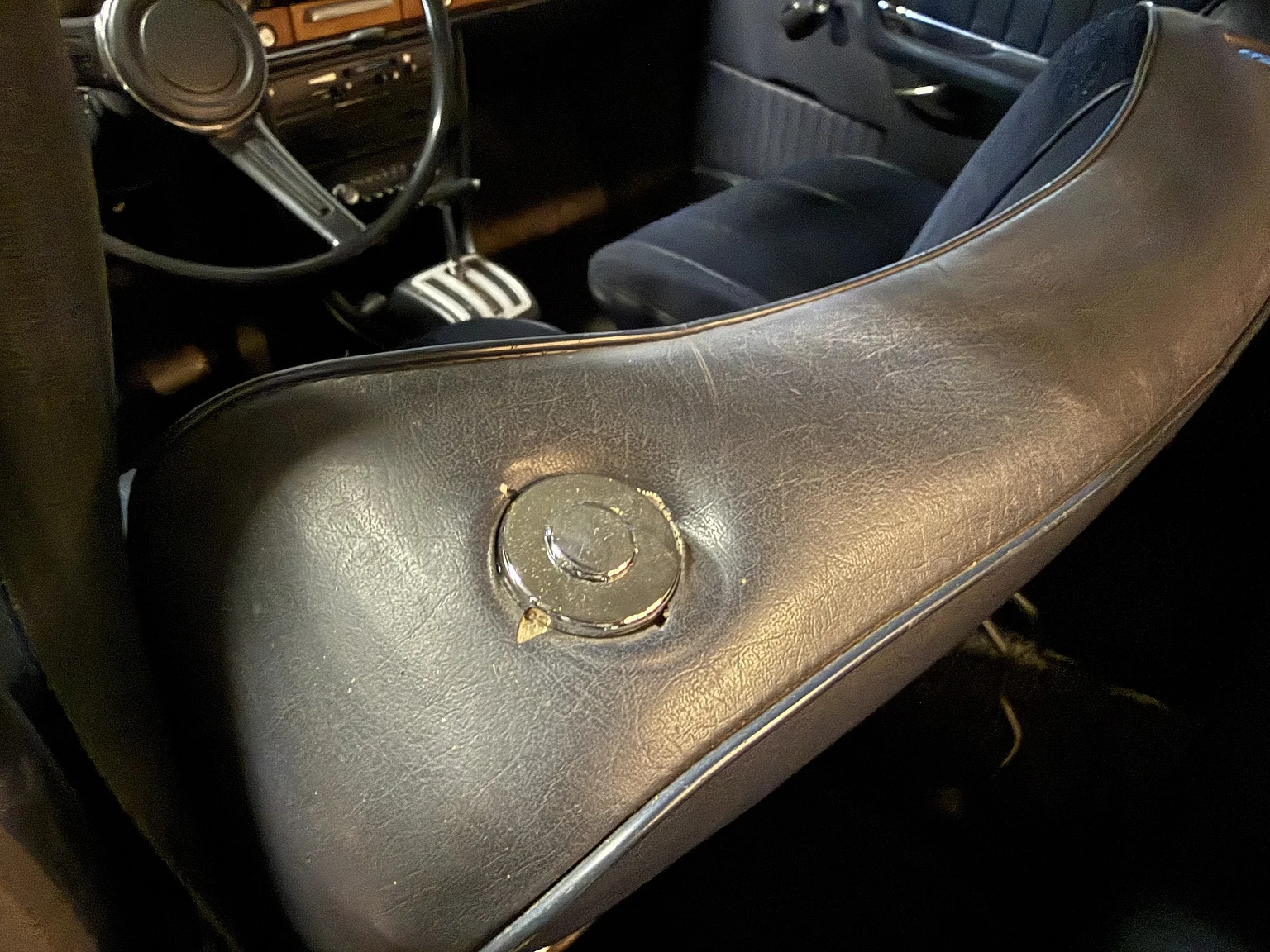Innenraumfoto von 1970 BMW New Class 4-dörrars Sedan (43)