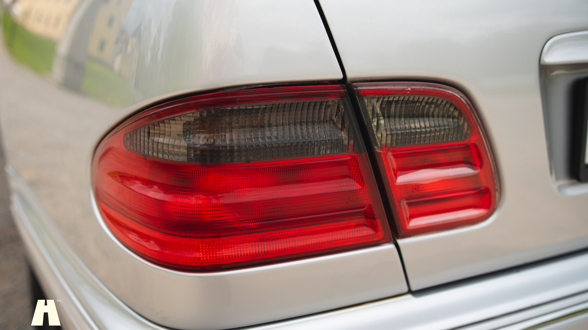 Exterior image of 2000 Mercedes E430