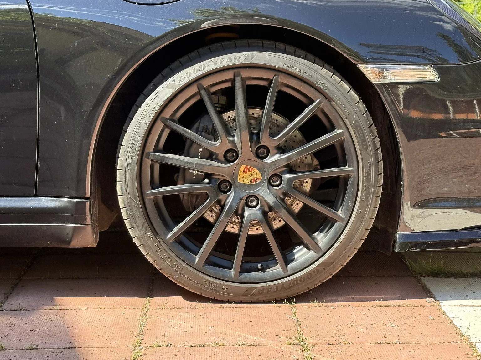 Exterior image of 2008 Porsche 911 Carrera 4 (10)