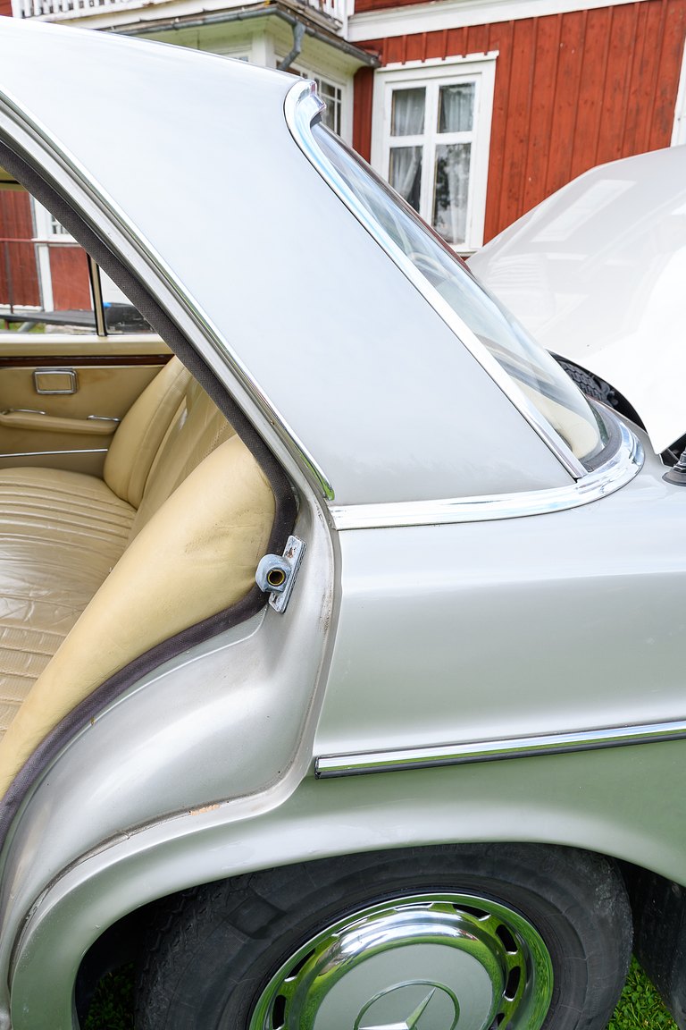 Interior image of 1969 Mercedes-Benz 300 SEL