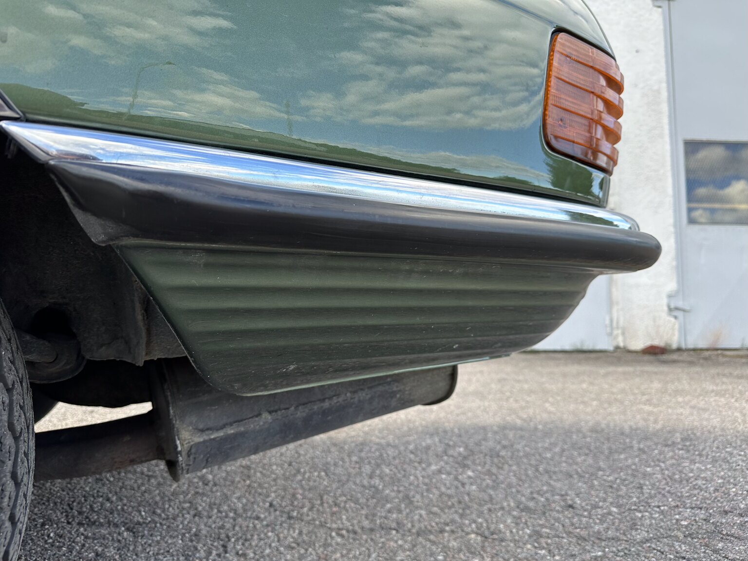 Exterior image of 1974 Mercedes Benz 450 SLC