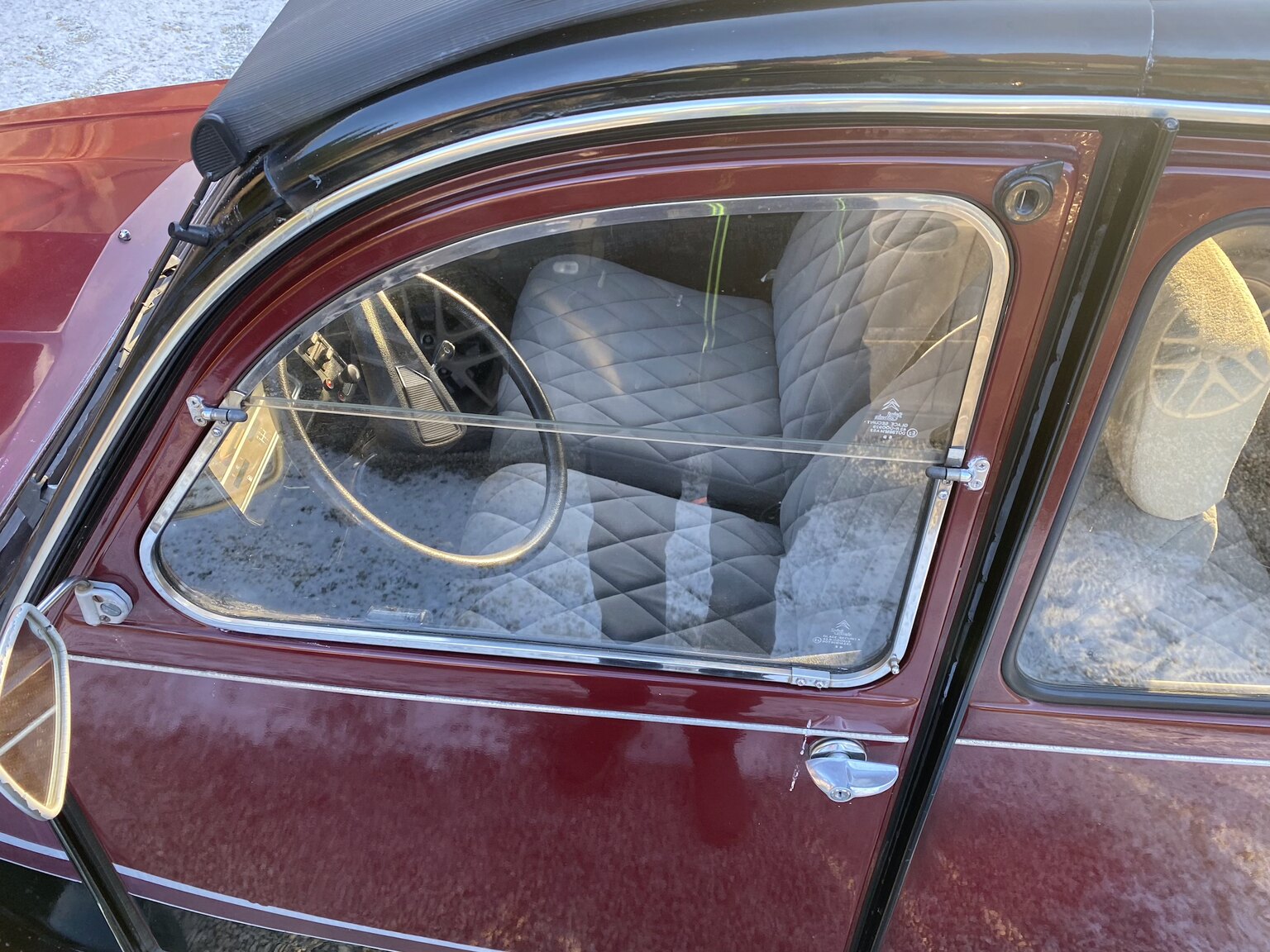 Exterior image of 1986 Citroën 2CV6 Charleston