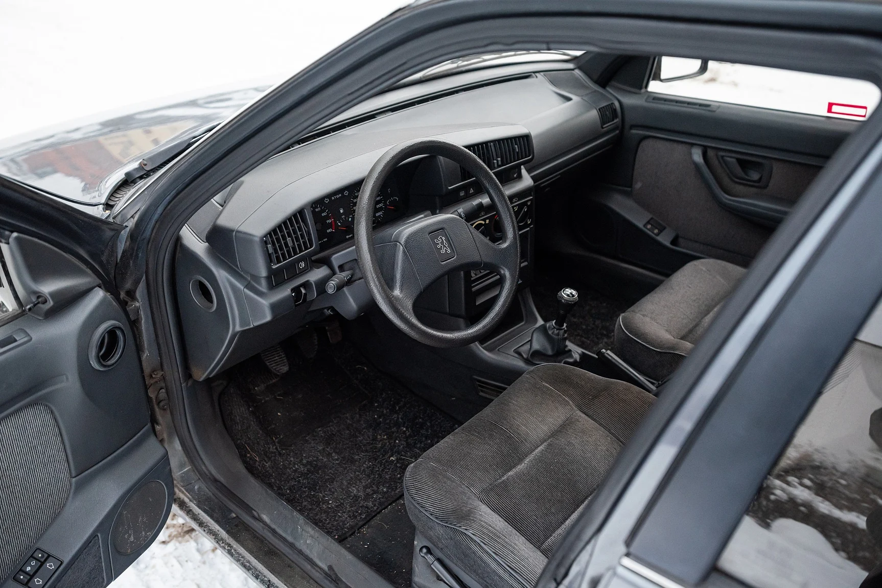 Interior image of 1991 Peugeot 405 Break SRI (15)