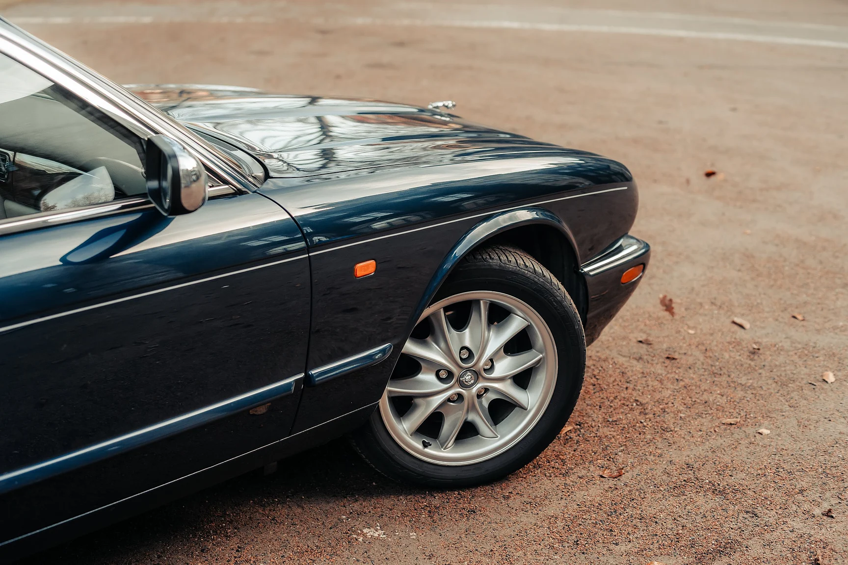 Exterior image of 2001 Jaguar  Xj 4,0 Sovereign (65)