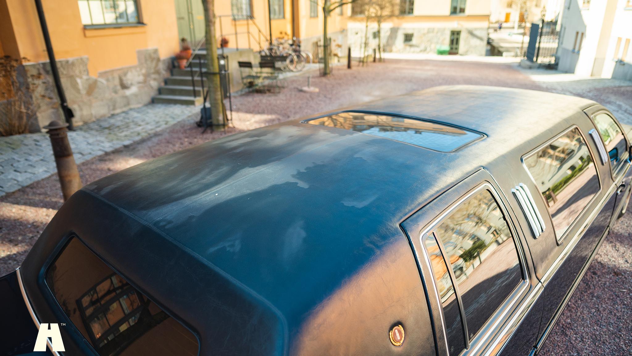 Exterior image of 1992 Lincoln Town Car Limousine 