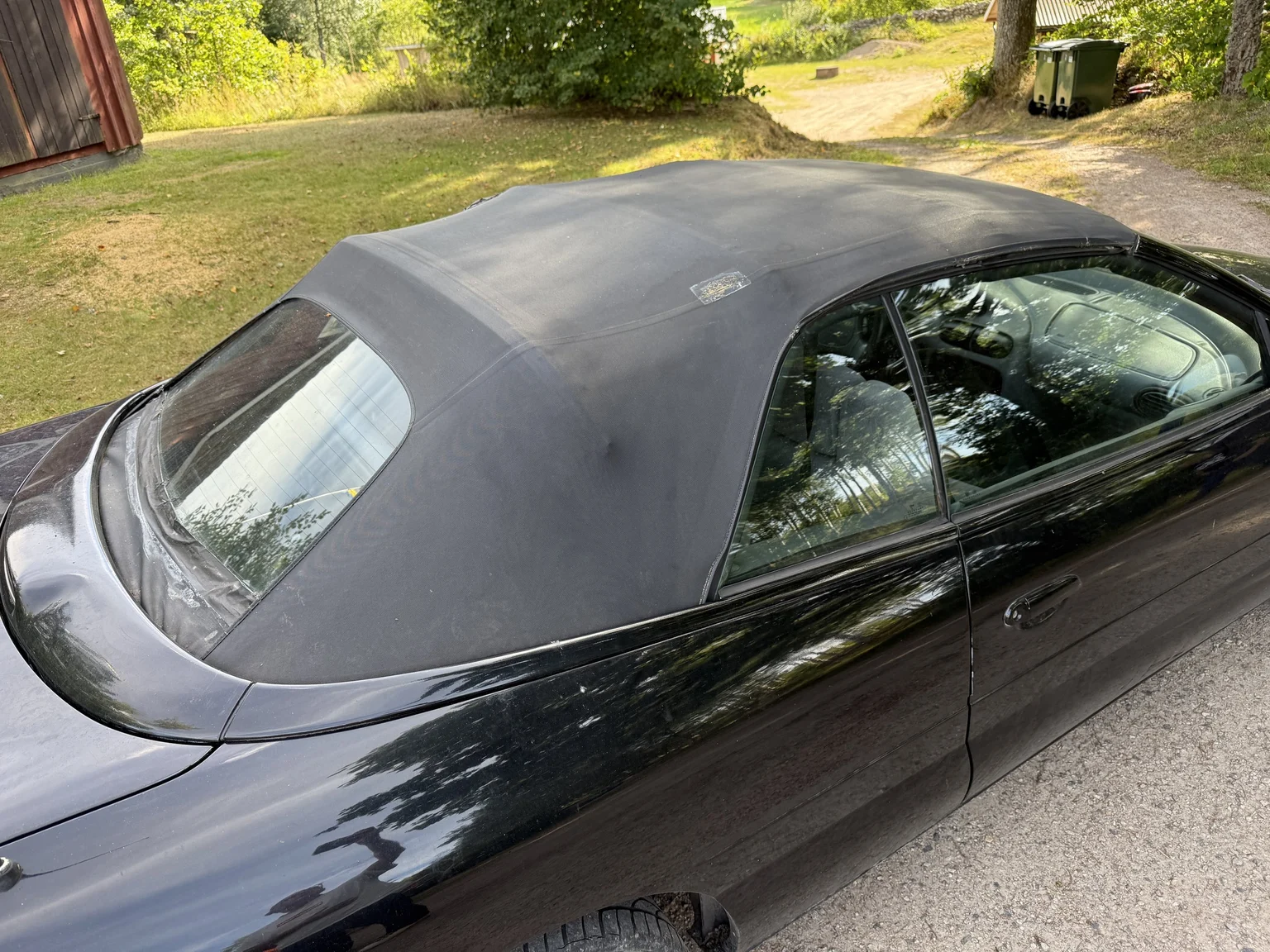 Exterior image of 1997 Chrysler Sebring Cabriolet (27)