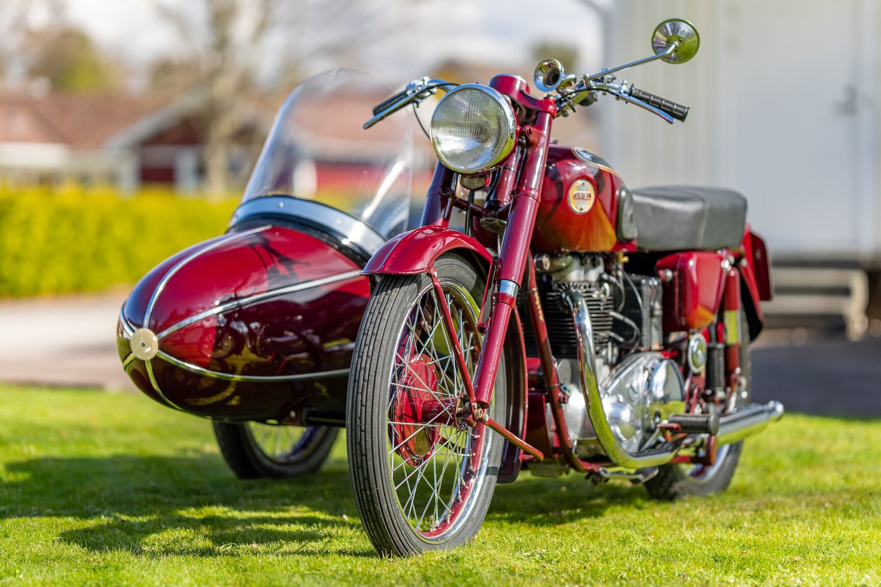Exteriörbild på 1954 Ariel FH 650 Huntsmaster Twin
