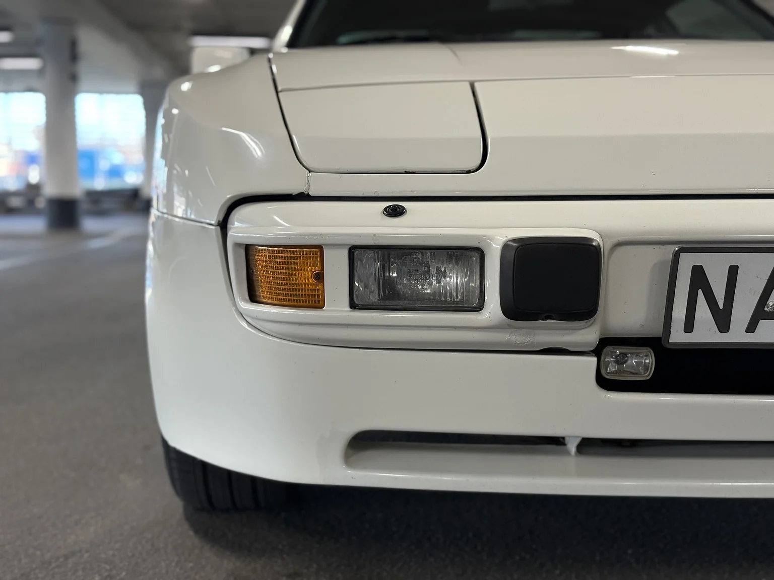 Exteriörbild på 1984 PORSCHE 944 Targa (31)