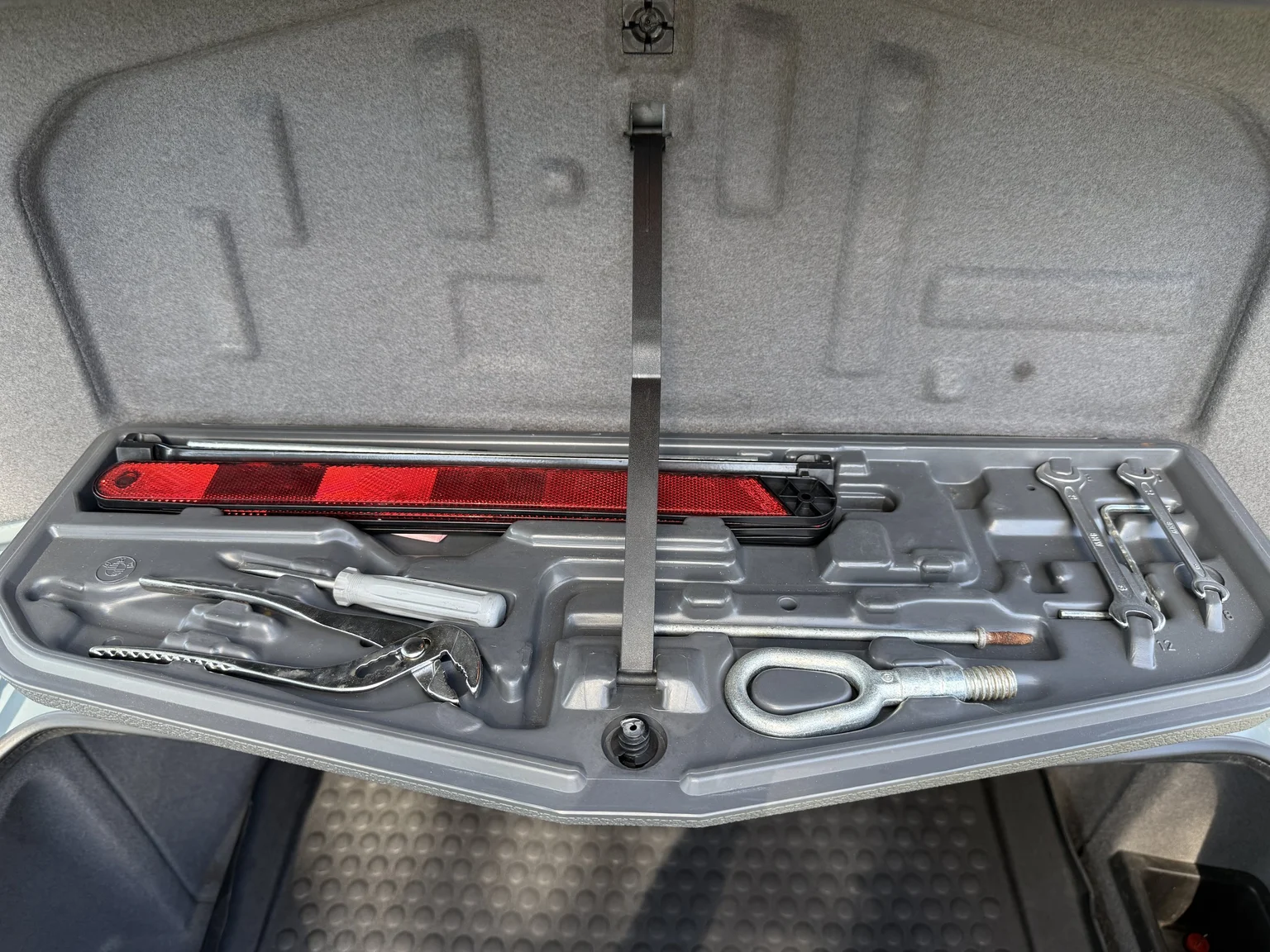 Interior image of 2003 BMW 525d Sedan (88)