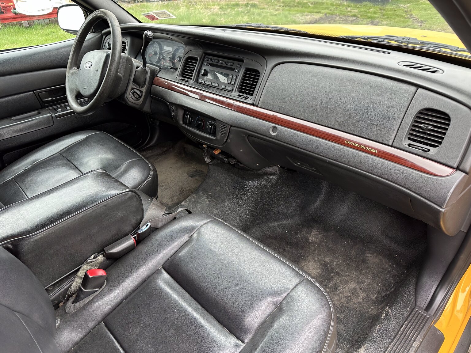 Innenraumfoto von 2011 Ford Crown Victoria New York Cab (44)
