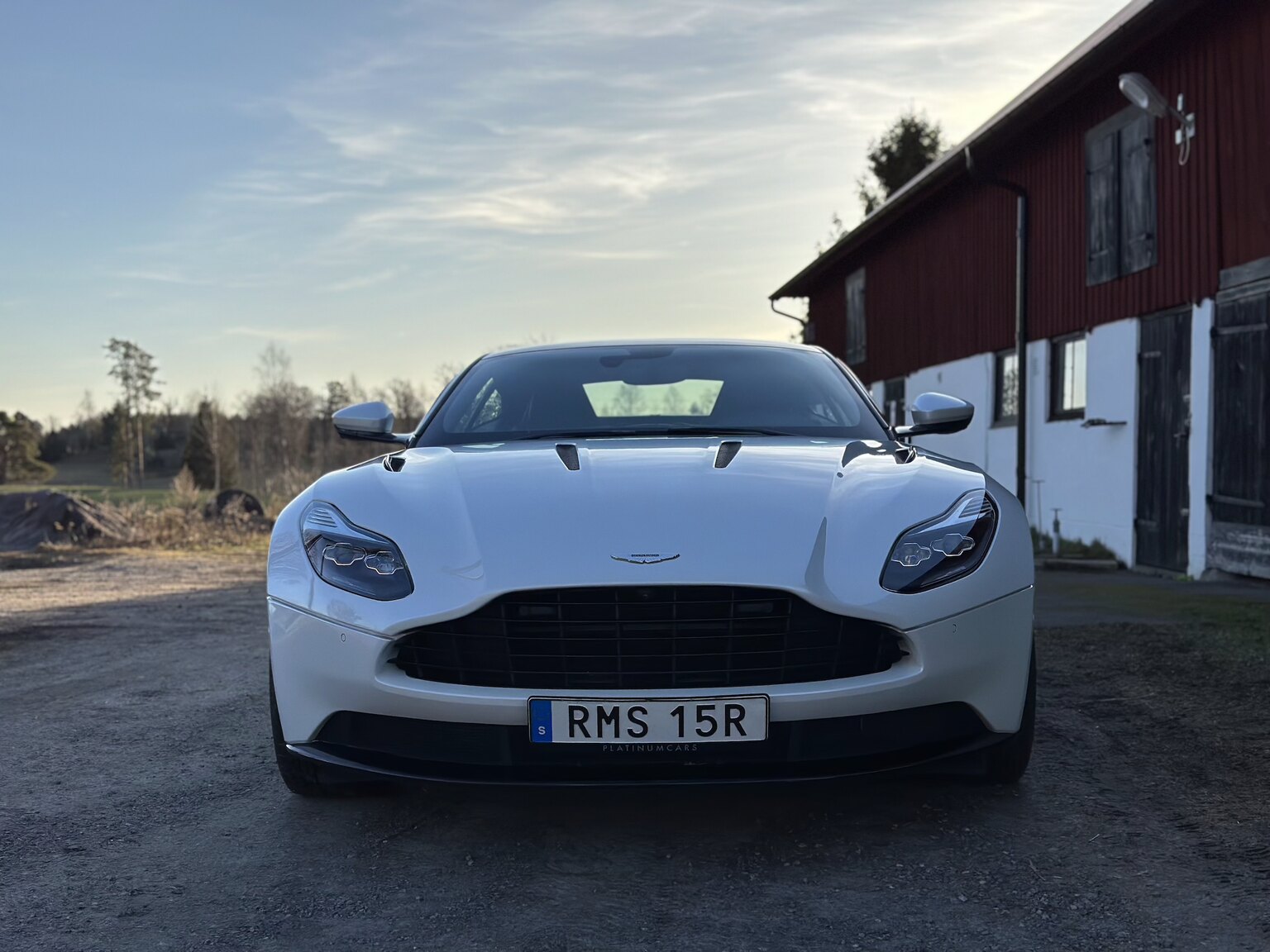 Exteriörbild på 2018 Aston Martin DB11