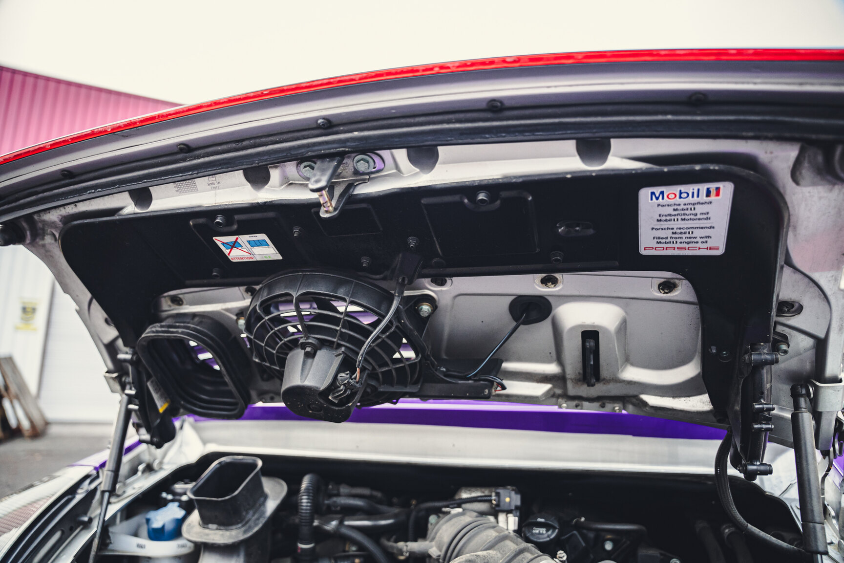 Image of 2002 Porsche 996 4S - Ett sista race mechanics