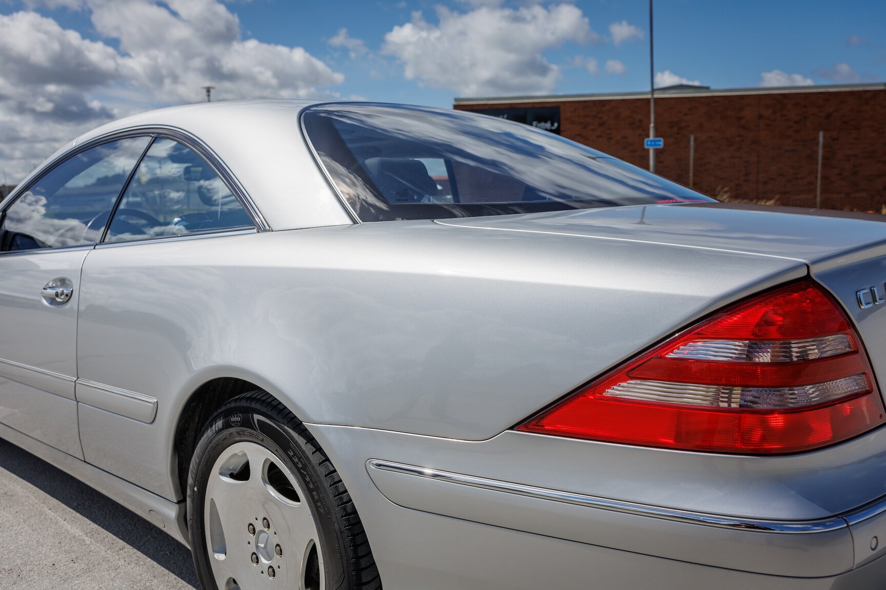 Exteriörbild på 2000 Mercedes-Benz CL600