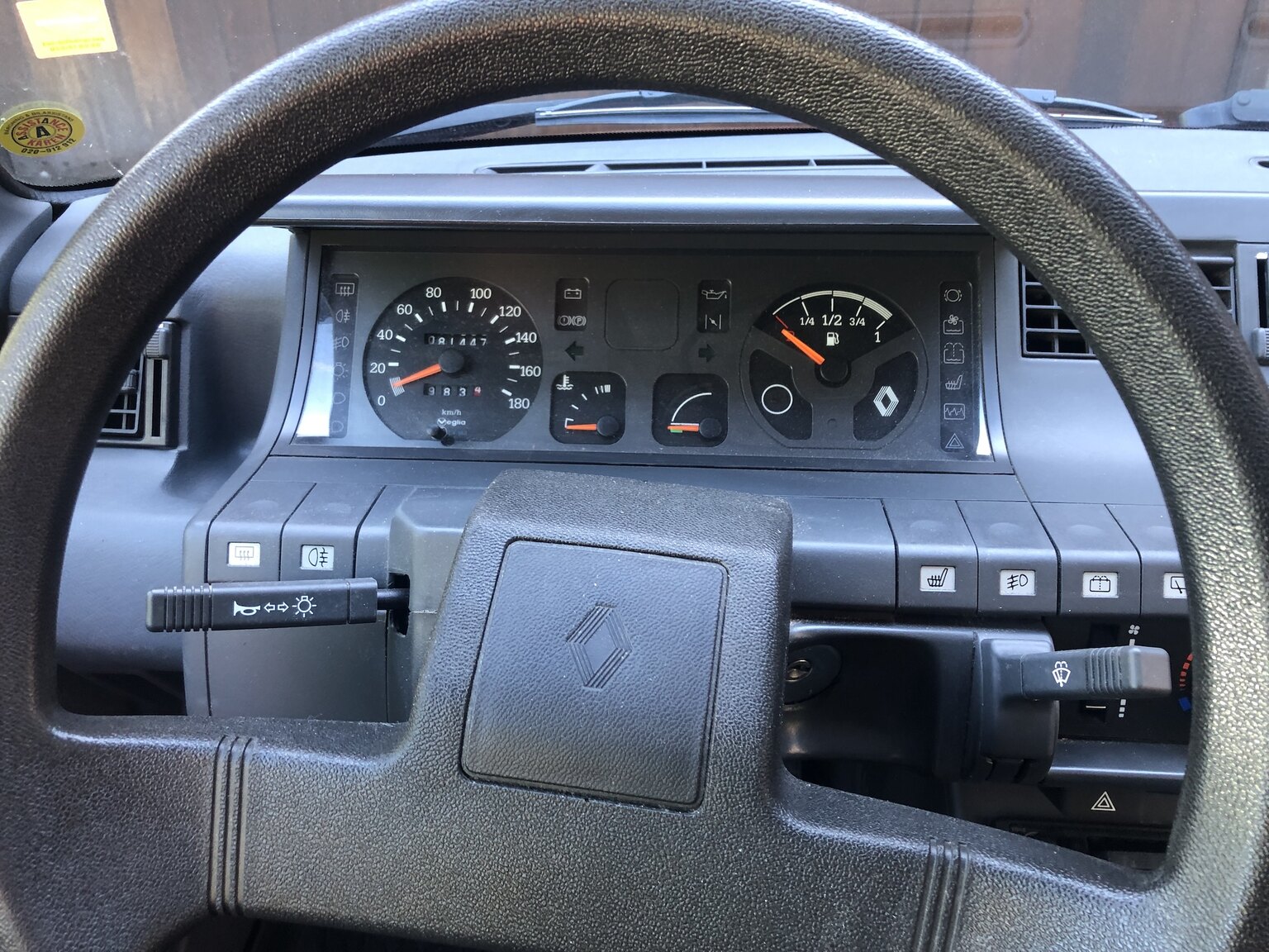 Interior image of 1990 Renault 5 (3)