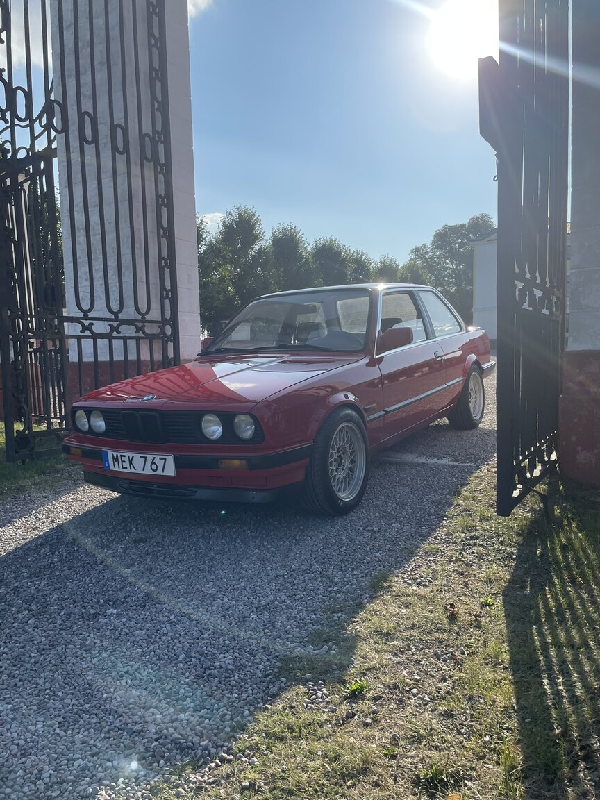 Exteriörbild på 1987 BMW 320i