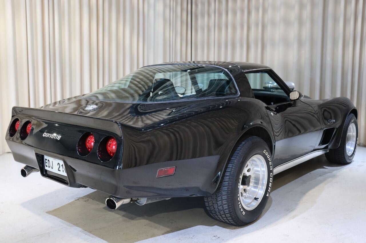 Exterior image of 1975 Chevrolet Corvette Stingray 