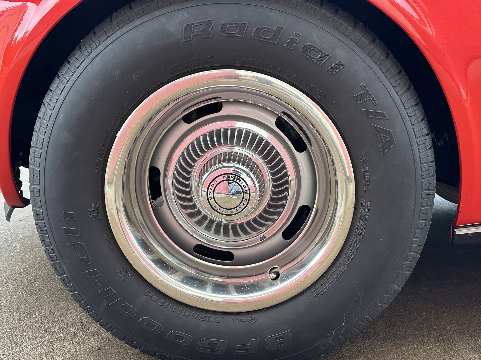 Exteriörbild på 1968 Chevrolet Corvette 427ci / 435hp (48)