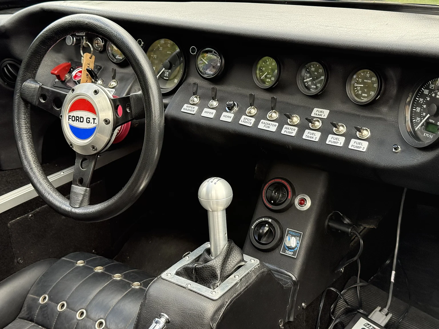 Innenraumfoto von 2024 Ford GT40 Tribute (24)