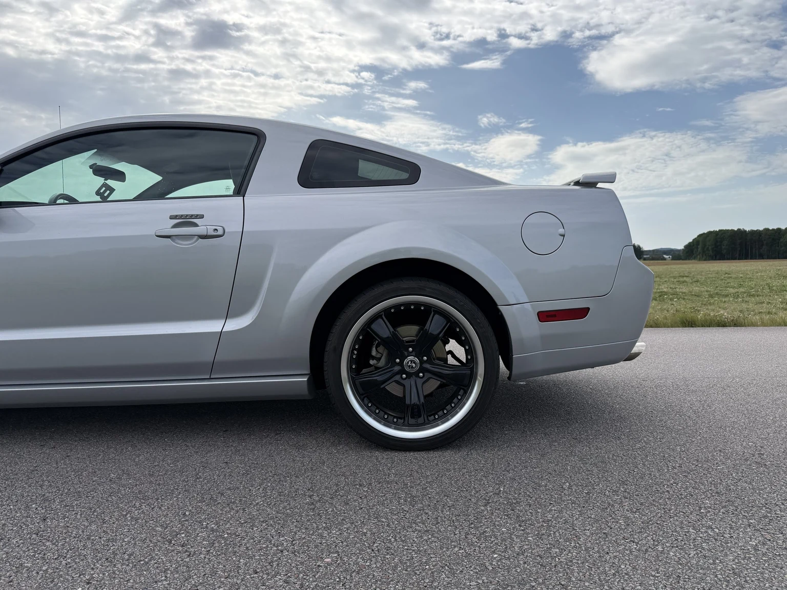 Exterior image of 2006 Ford Mustang GT (25)