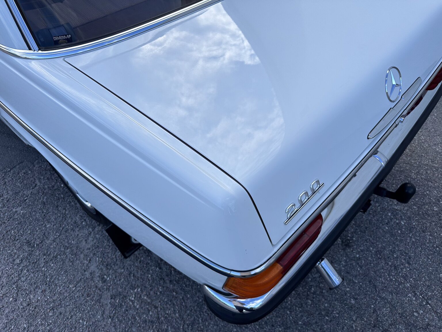 Exteriörbild på 1975 Mercedes Benz 200