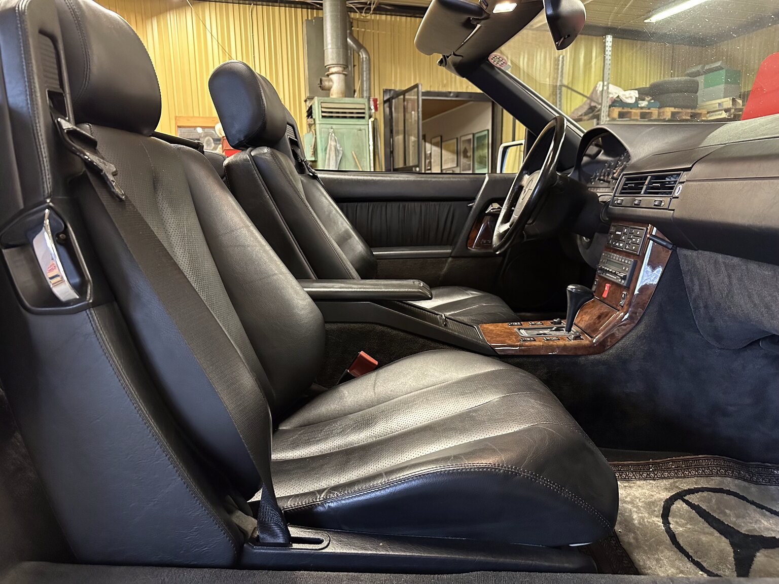 Interiörbild 1993 Mercedes-Benz SL 320